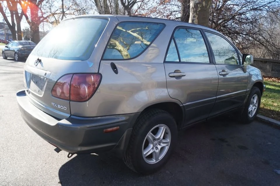 2000 Lexus RX 1st Gen - Image 9 of 20