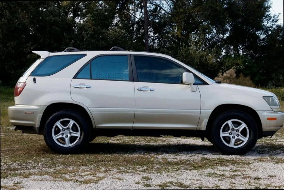 2000 Lexus RX 1st Gen - Image 11 of 16