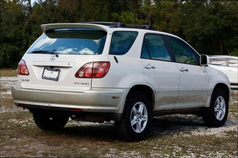 2000 Lexus RX 1st Gen - Image 9 of 16