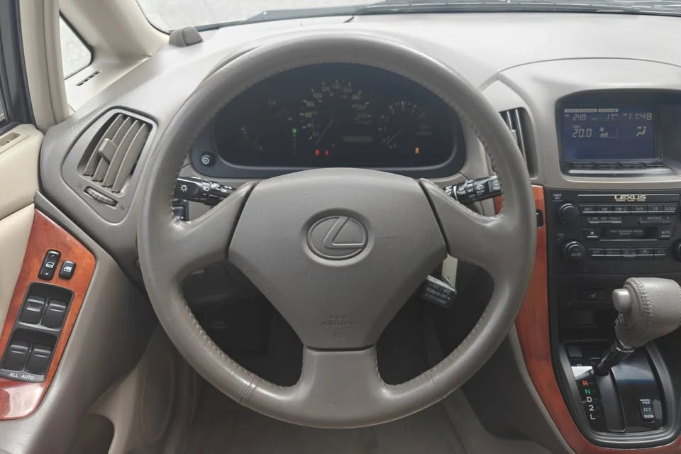 2000 Lexus RX 1st Gen - Image 15 of 16
