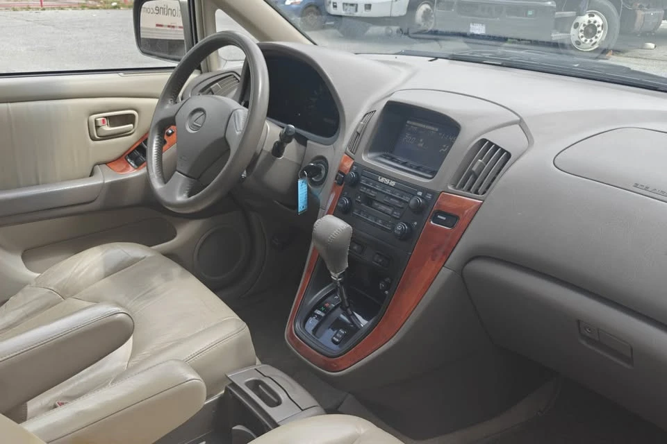 2000 Lexus RX 1st Gen - Image 12 of 16
