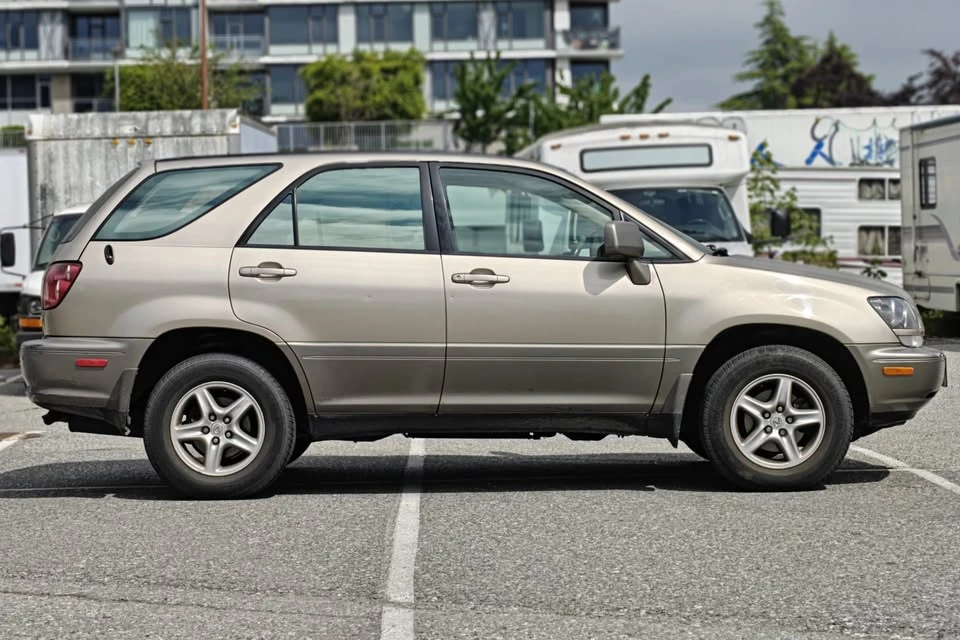 2000 Lexus RX 1st Gen - Image 5 of 16