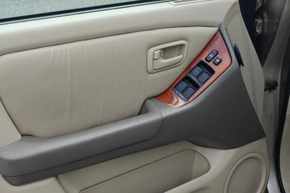 2000 Lexus RX 1st Gen - Image 10 of 16