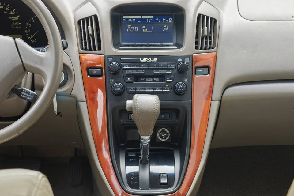 2000 Lexus RX 1st Gen - Image 14 of 16