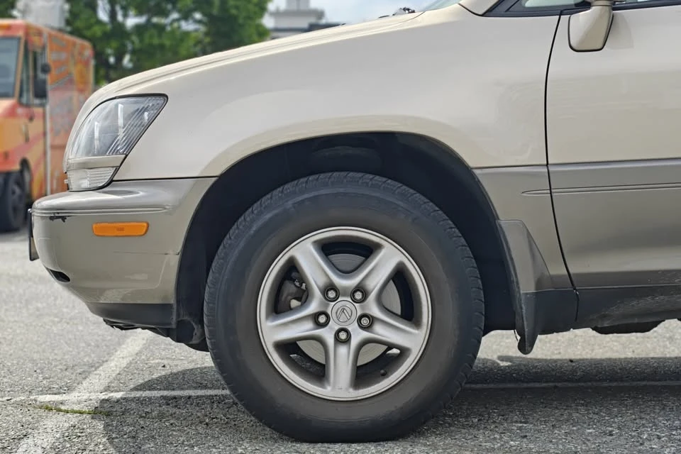2000 Lexus RX 1st Gen - Image 8 of 16