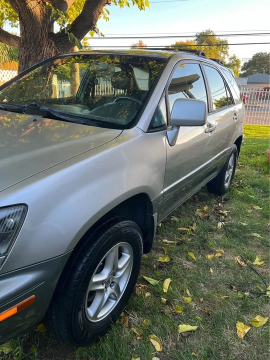 2000 Lexus RX 1st Gen - Image 2 of 10