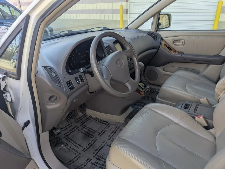 2000 Lexus RX 1st Gen - Image 9 of 19