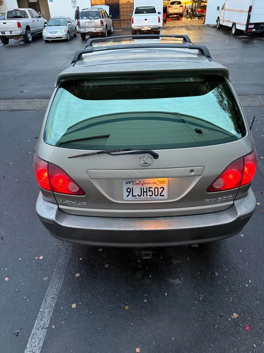 2000 Lexus RX 1st Gen - Image 9 of 10