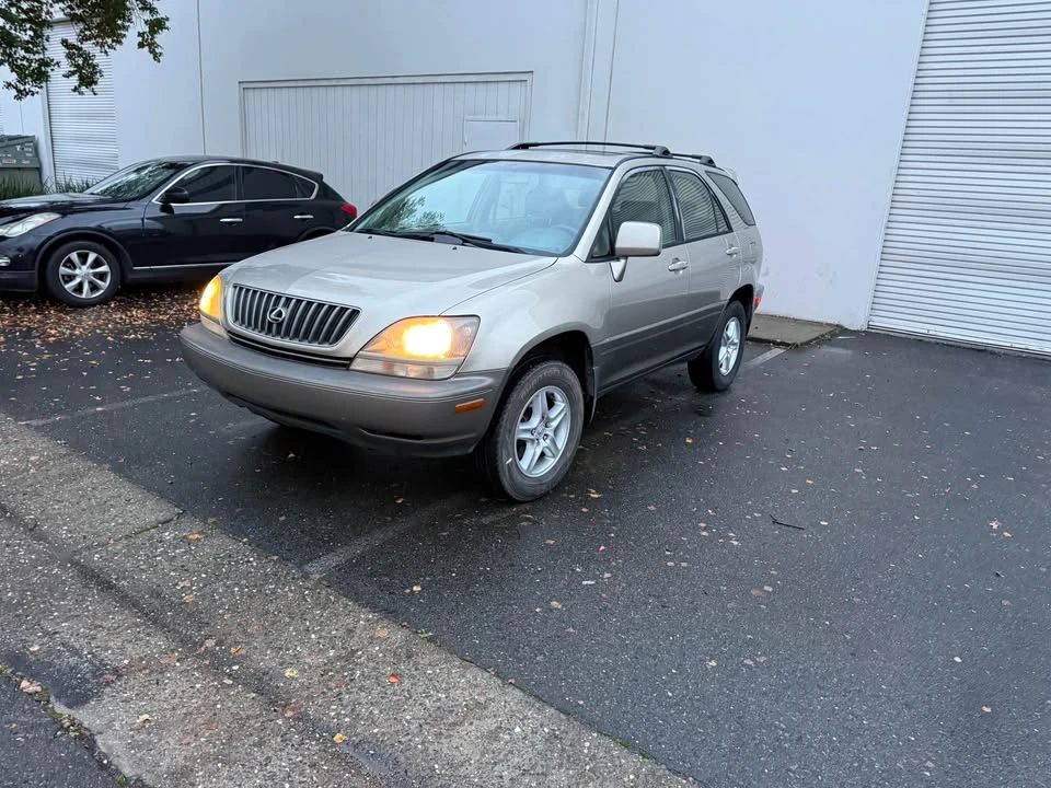 2000 Lexus RX 1st Gen - Image 3 of 10