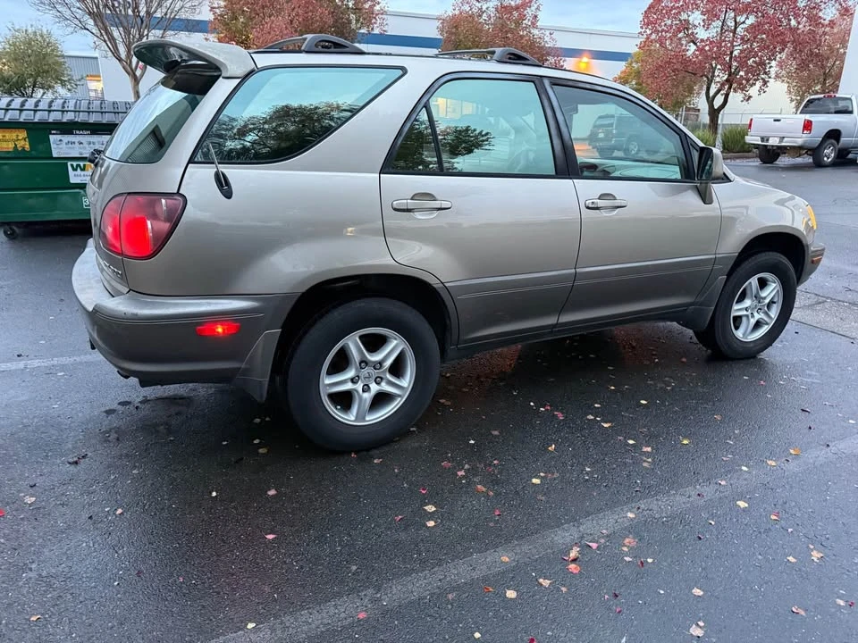 2000 Lexus RX 1st Gen - Image 8 of 10