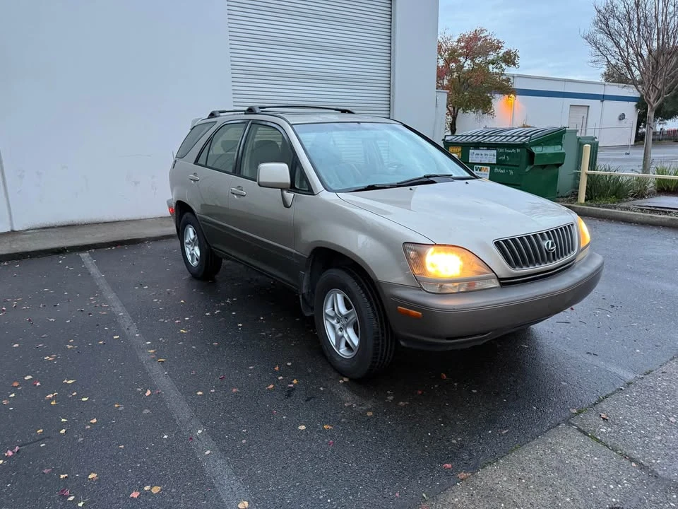 2000 Lexus RX 1st Gen - Image 2 of 10