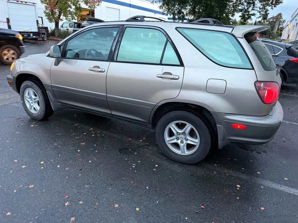 2000 Lexus RX 1st Gen - Image 10 of 10