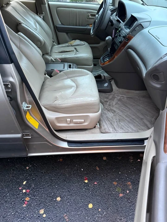 2000 Lexus RX 1st Gen - Image 4 of 10