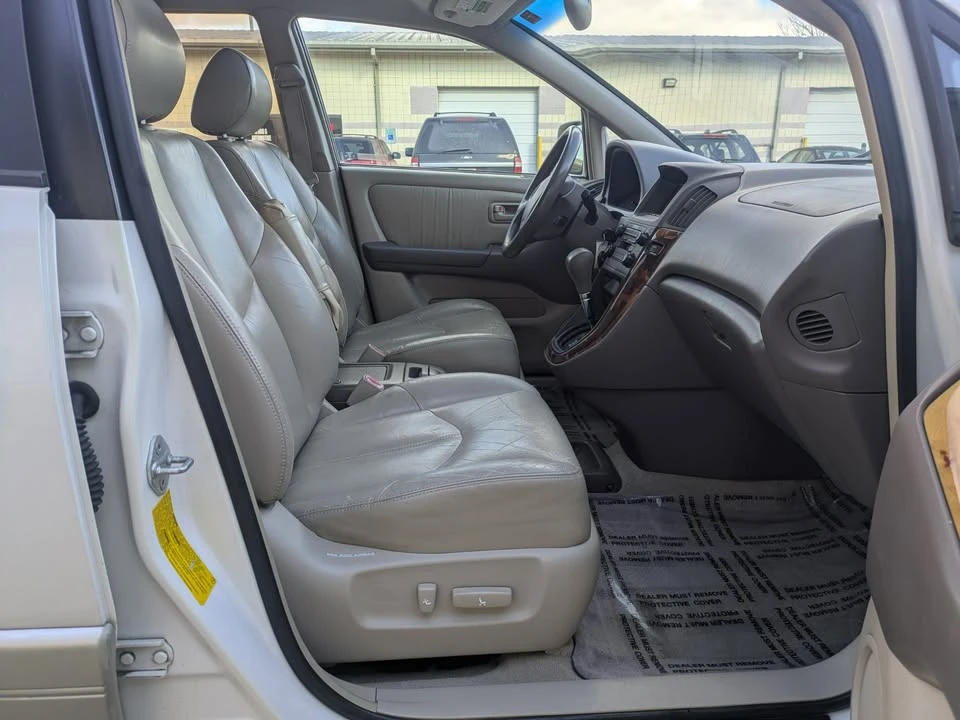 2000 Lexus RX 1st Gen - Image 15 of 19