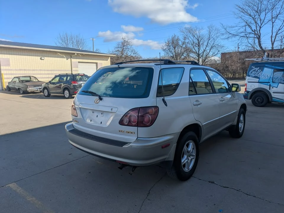 2000 Lexus RX 1st Gen - Image 5 of 19