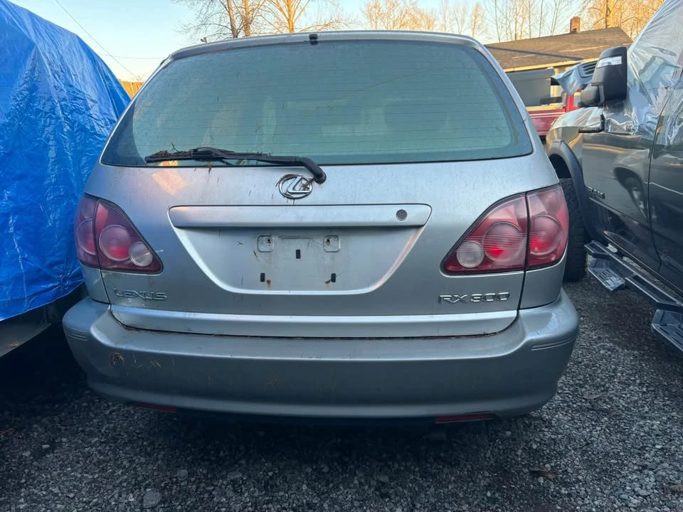 2000 Lexus RX 1st Gen - Image 5 of 10