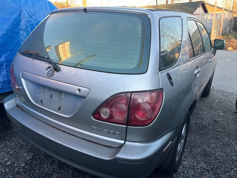 2000 Lexus RX 1st Gen - Image 4 of 10