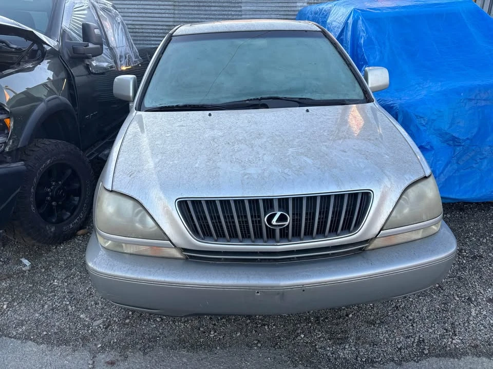2000 Lexus RX 1st Gen - Image 2 of 10