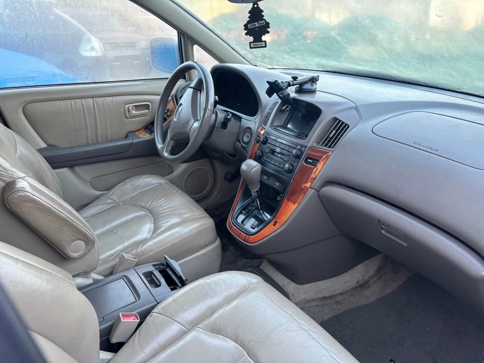 2000 Lexus RX 1st Gen - Image 8 of 10