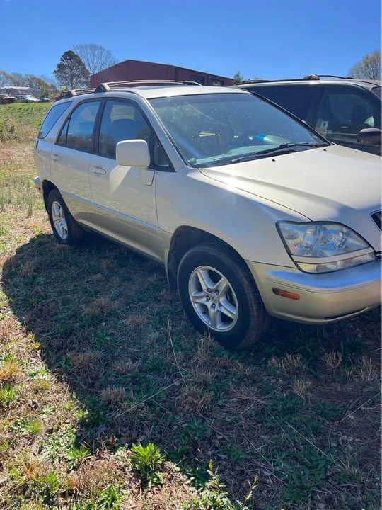 2000 Lexus RX 1st Gen - Image 3 of 4