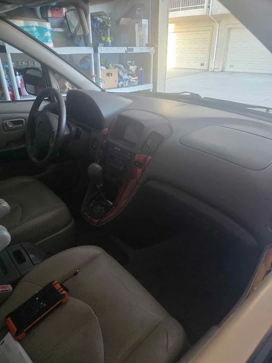 2000 Lexus RX 1st Gen - Image 9 of 10