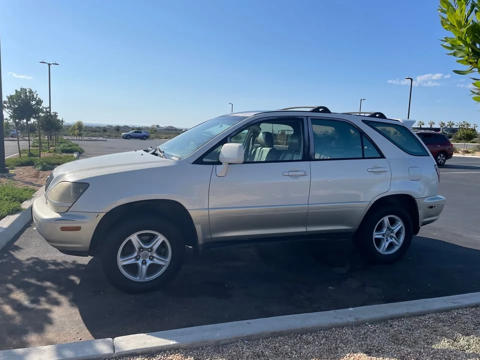 2000 Lexus RX 1st Gen - Image 2 of 13