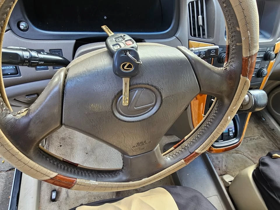 2000 Lexus RX 1st Gen - Image 9 of 13