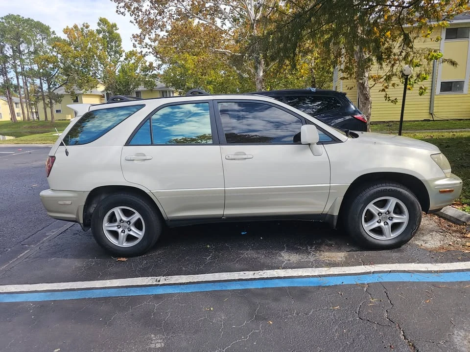 2000 Lexus RX 1st Gen - Image 2 of 13