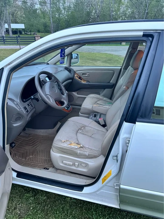 2000 Lexus RX 1st Gen - Image 5 of 6