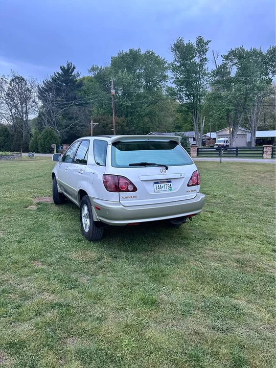 2000 Lexus RX 1st Gen - Image 3 of 6