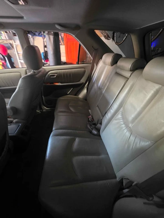 2000 Lexus RX 1st Gen - Image 6 of 10