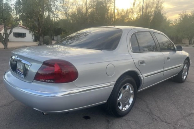 2000 Lincoln Continental 9th Gen - Image 2 of 7
