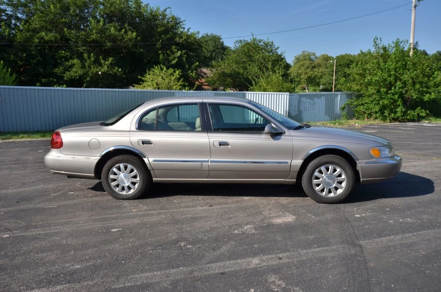 2000 Lincoln Continental 9th Gen - Image 2 of 11