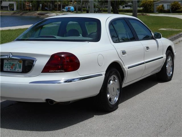 2000 Lincoln Continental 9th Gen - Image 11 of 12