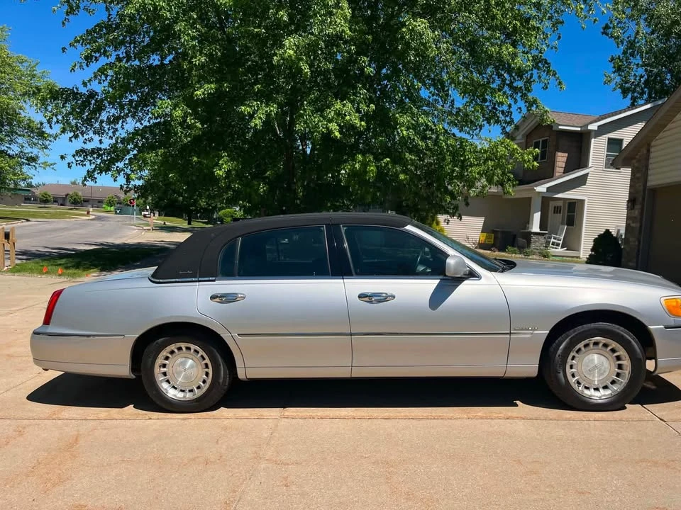 2000 Lincoln Continental 9th Gen - Image 3 of 13
