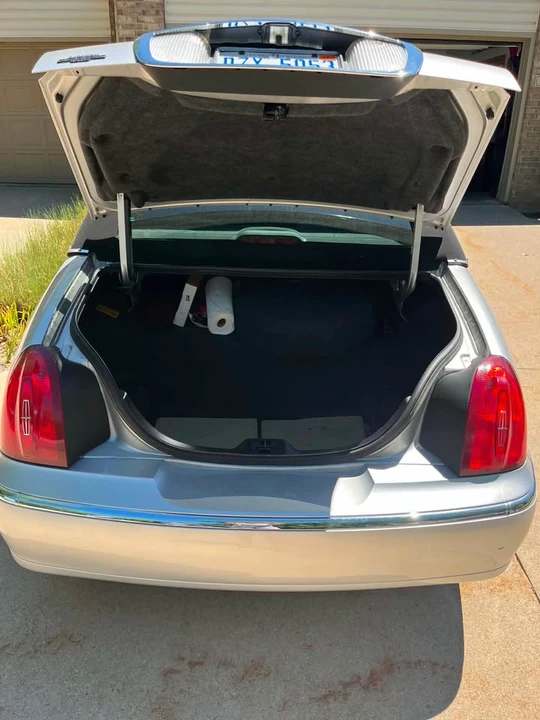 2000 Lincoln Continental 9th Gen - Image 2 of 13