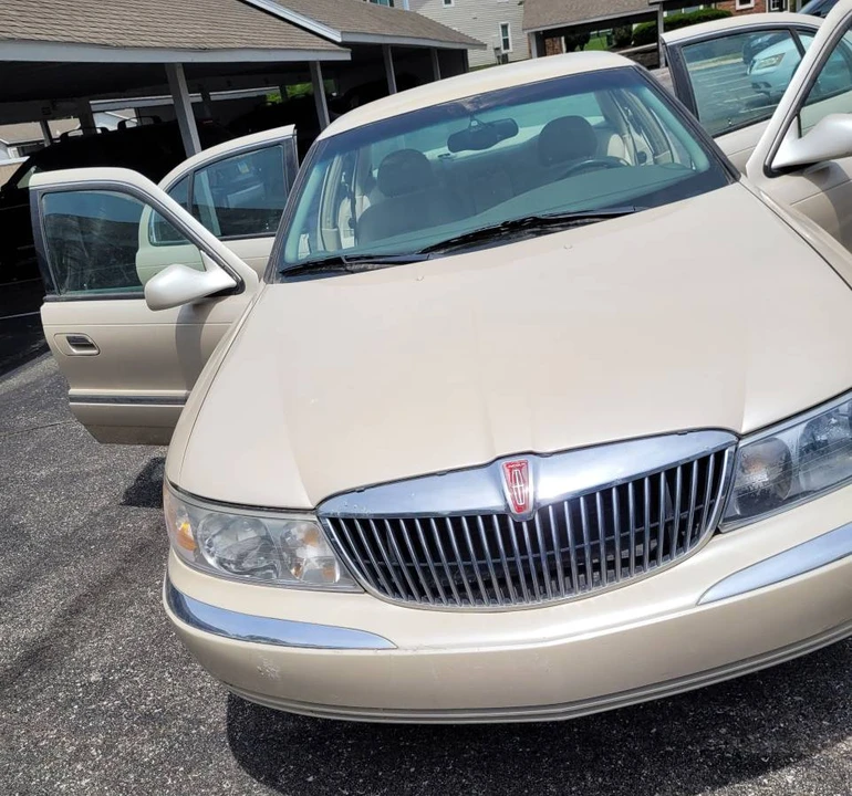 2000 Lincoln Continental 9th Gen - Image 2 of 3
