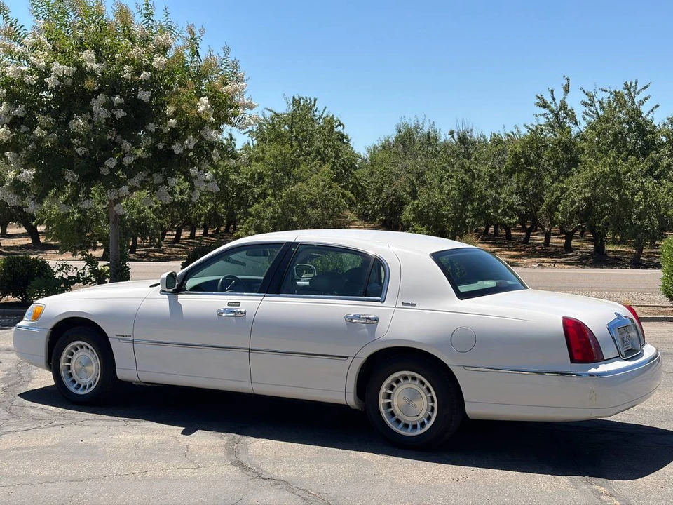 2000 Lincoln Continental 9th Gen - Image 4 of 10