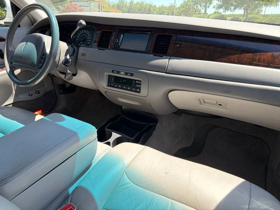 2000 Lincoln Continental 9th Gen - Image 8 of 10