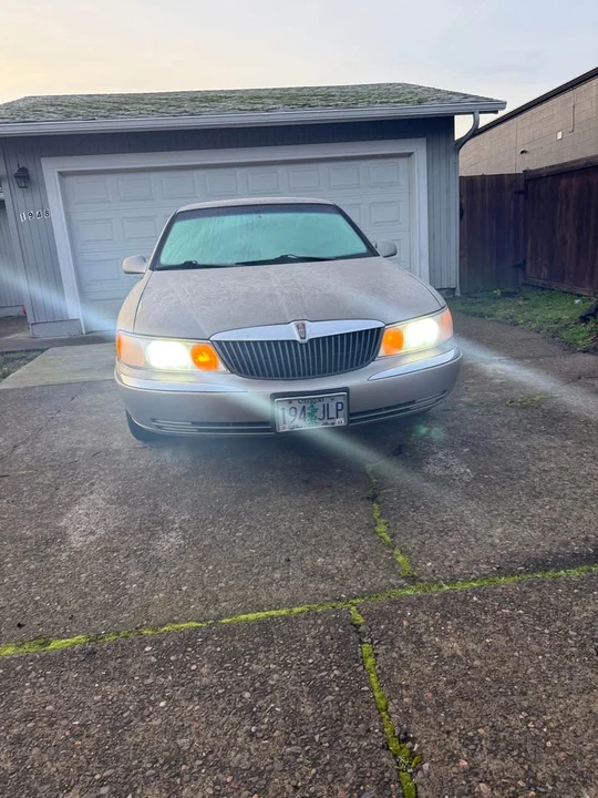 2000 Lincoln Continental 9th Gen - Image 2 of 5