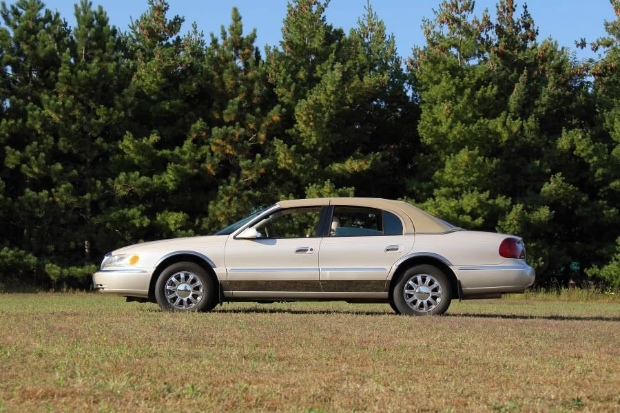 2000 Lincoln Continental 9th Gen - Image 2 of 27