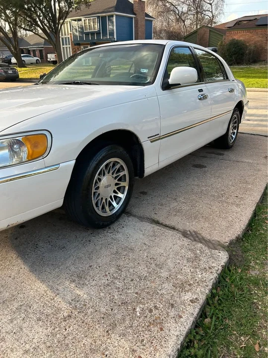 2000 Lincoln Continental 9th Gen - Image 3 of 9