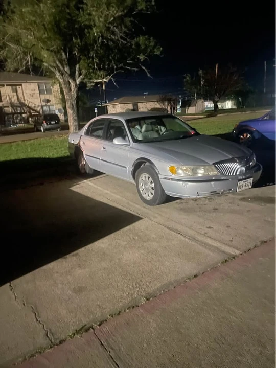 2000 Lincoln Continental 9th Gen - Image 2 of 9