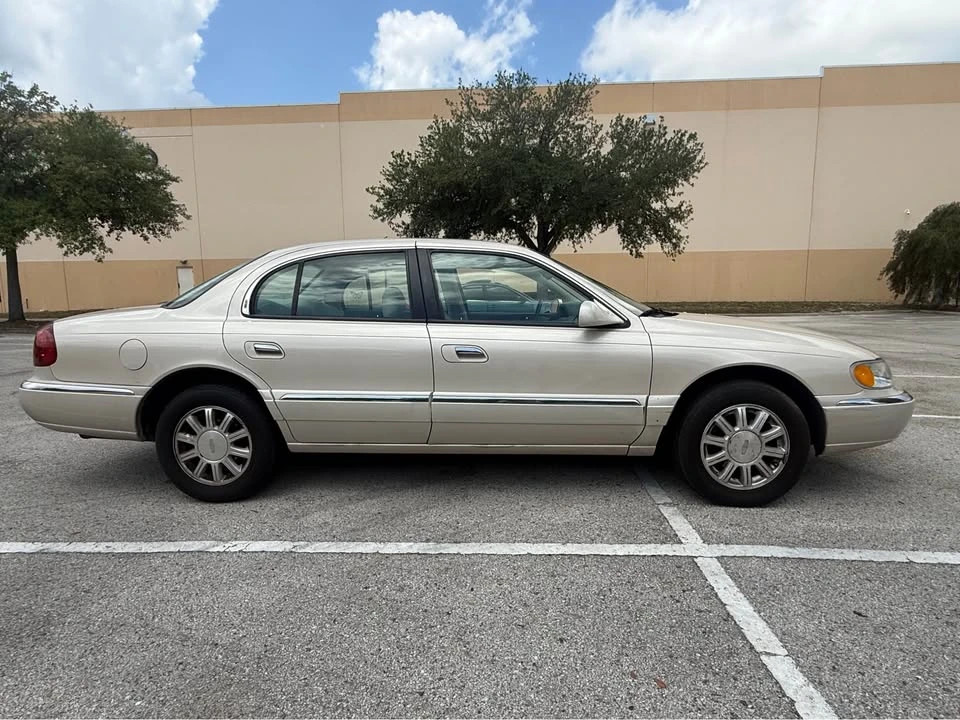 2000 Lincoln Continental 9th Gen - Image 2 of 14