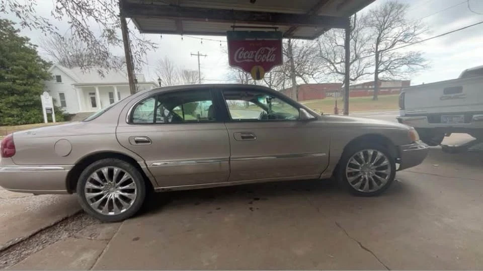 2000 Lincoln Continental 9th Gen - Image 2 of 6