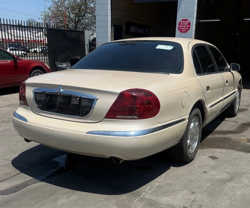 2000 Lincoln Continental 9th Gen - Image 3 of 11