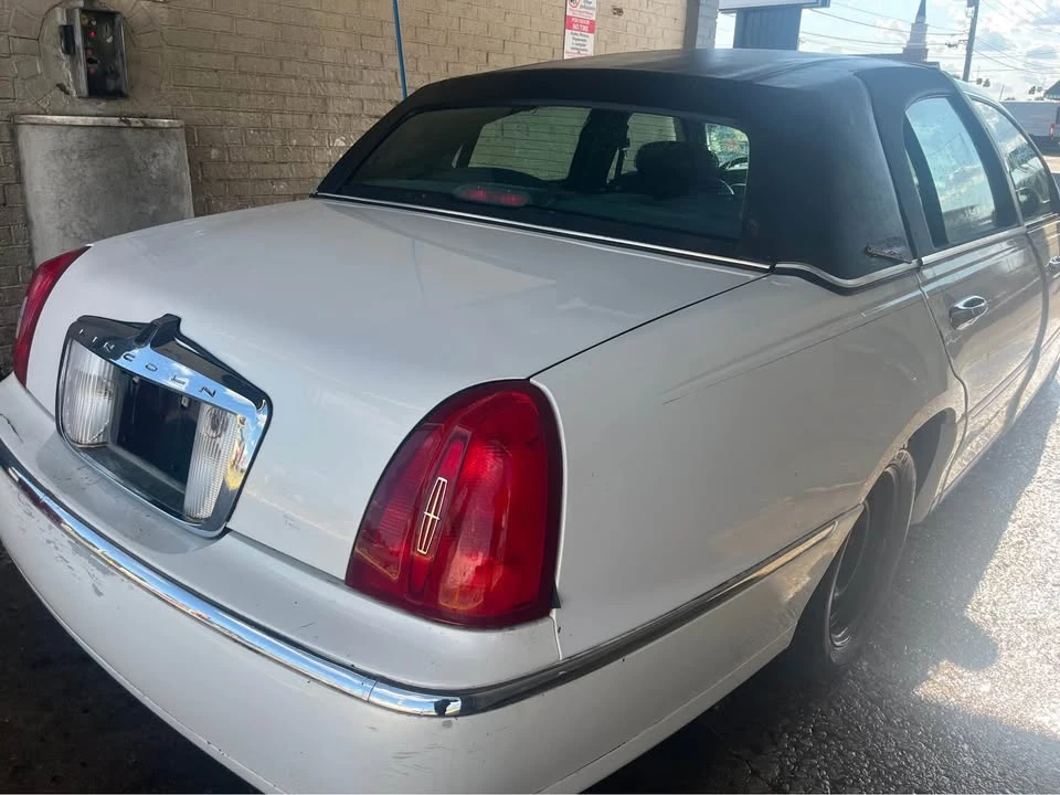 2000 Lincoln Continental 9th Gen - Image 2 of 6