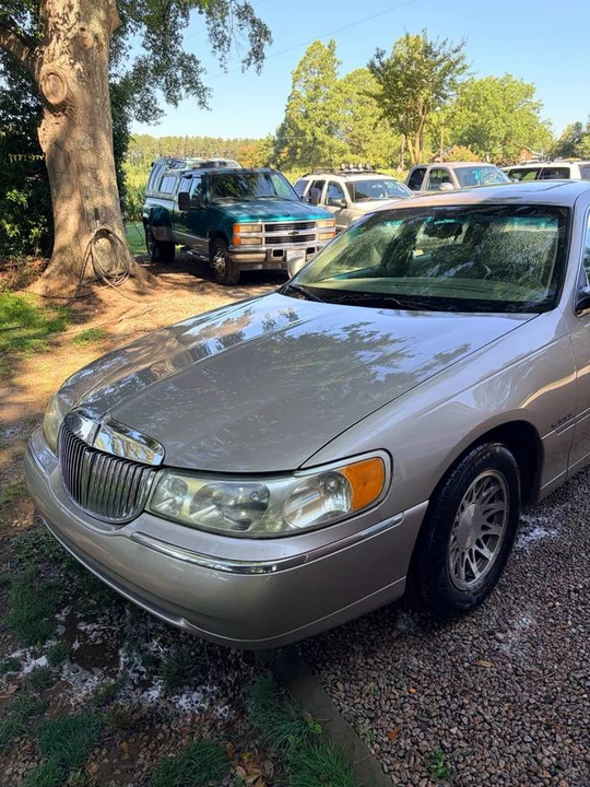 2000 Lincoln Continental 9th Gen - Image 2 of 16
