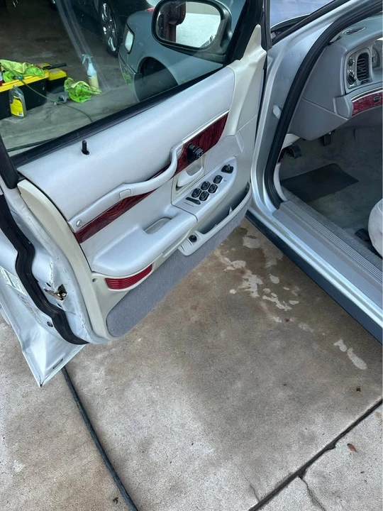 2000 Lincoln Town Car - Image 8 of 10