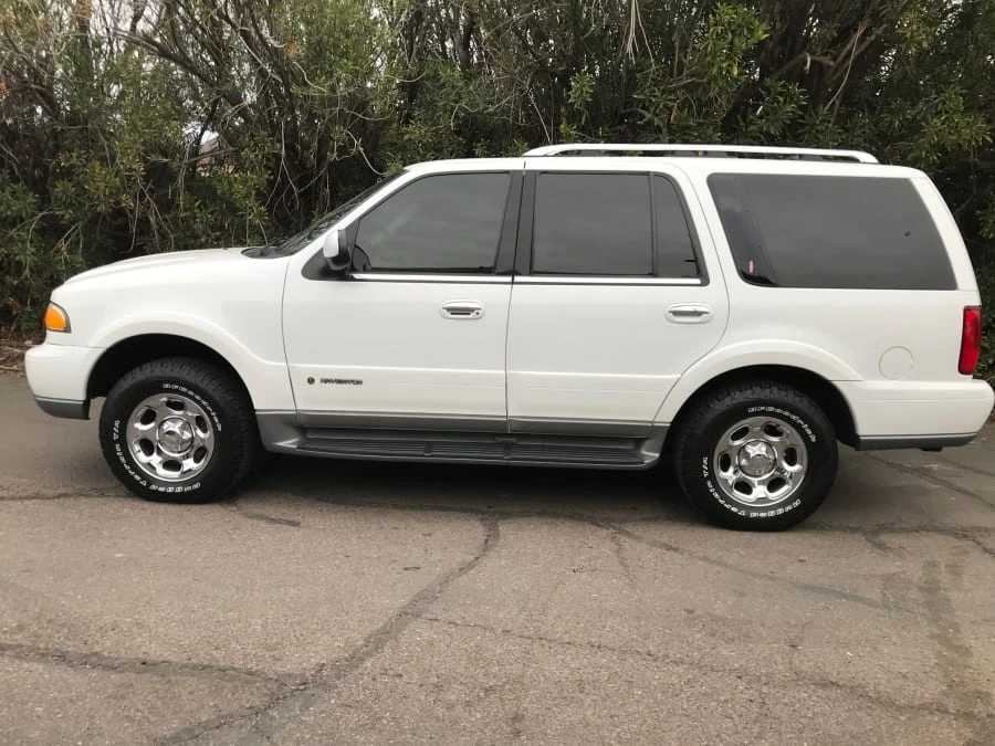 2000 Lincoln Navigator 1st Gen - Image 2 of 12